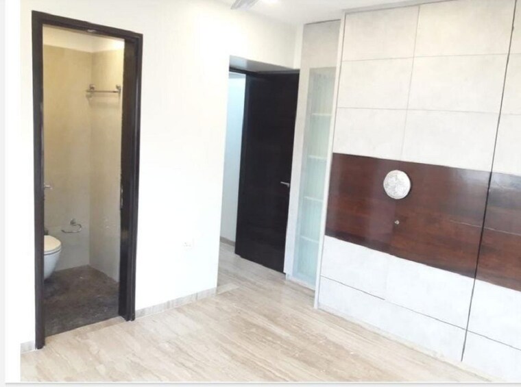 Room, khar west 2 Bedroom 700 Sq.Ft. Apartment In Khar West Mumbai 10733249