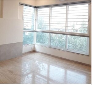 Room in 2 BHK Apartment at Khar West – for Rent