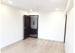 Room in 2 BHK Apartment at Khar West – for Rent