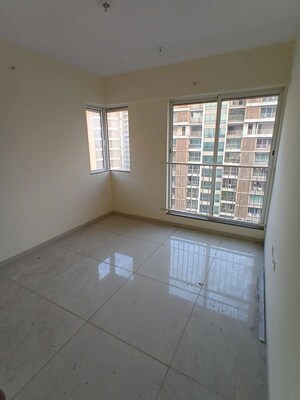 Room in 3 BHK Apartment at Godrej Nest Kandivali, Kandivali East – for Rent