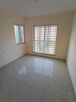 Room in 3 BHK Apartment at Godrej Nest Kandivali, Kandivali East – for Rent