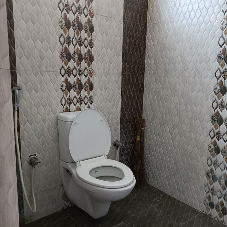 Bathroom, madhapur 3 Bedroom 1850 Sq.Ft. Builder Floor In Madhapur Hyderabad 10732867