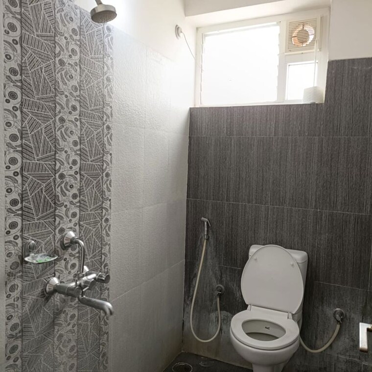 Bathroom, madhapur 3 Bedroom 1850 Sq.Ft. Builder Floor In Madhapur Hyderabad 10732867
