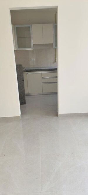Room in 2 BHK Apartment at Piramal Vaikunth, Balkum Pada – for Rent