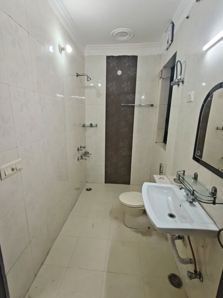 Bathroom, sector 46 3 Bedroom 1400 Sq.Ft. Builder Floor In Sector 46 Gurgaon 10733258