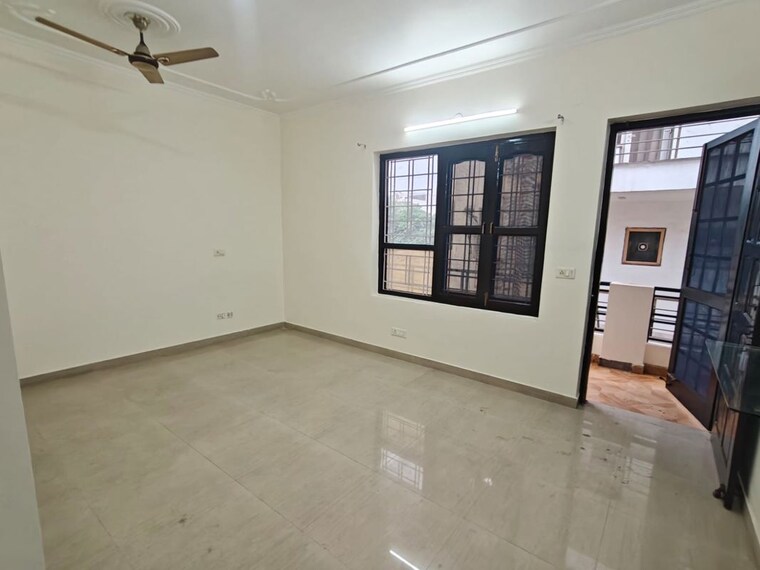 Room, sector 46 3 Bedroom 1400 Sq.Ft. Builder Floor In Sector 46 Gurgaon 10733258
