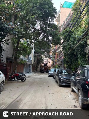 Parking in 3 BHK Apartment at Saket – for Rent