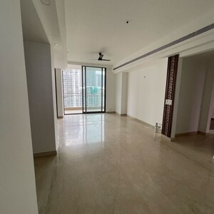 Room in 3.5 BHK Apartment at Paras Irene, Sector 70a – for Rent