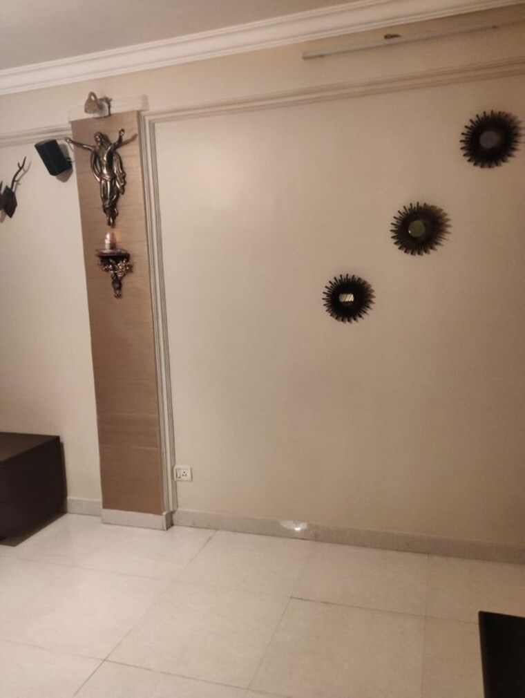 Room, bandra west 1.5 Bedroom 600 Sq.Ft. Apartment In Bandra West Mumbai 10733316