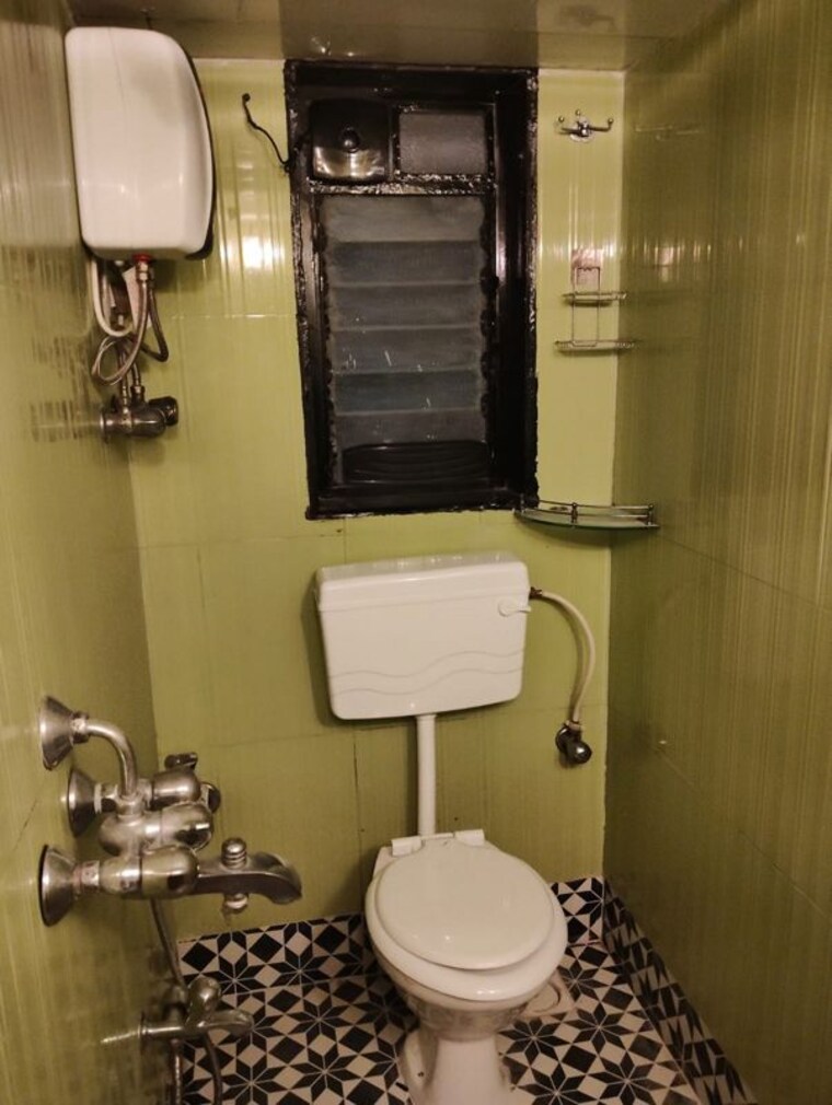 Bathroom, bandra west 1.5 Bedroom 600 Sq.Ft. Apartment In Bandra West Mumbai 10733316