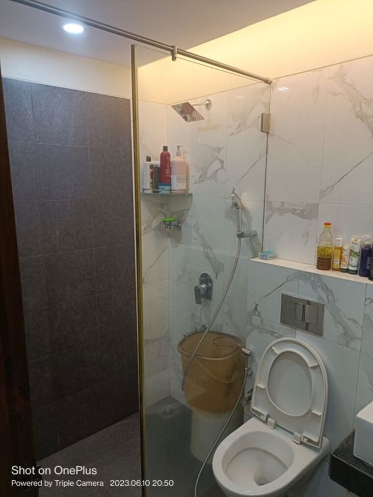 Bathroom, khar west 3 Bedroom 1500 Sq.Ft. Apartment In Khar West Mumbai 10733324