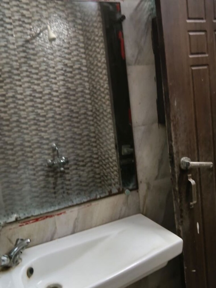 Bathroom, sector 55 3.5 Bedroom 2650 Sq.Ft. Villa In Sector 55 Noida 10733361