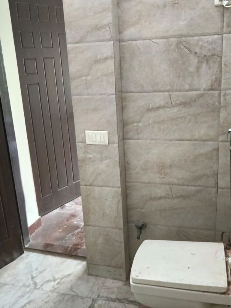 Bathroom, sector 55 3.5 Bedroom 2650 Sq.Ft. Villa In Sector 55 Noida 10733361