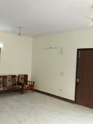 Room in 3.5 BHK Villa at Sector 55 – for Rent