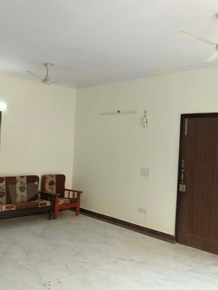 Room, sector 55 3.5 Bedroom 2650 Sq.Ft. Villa In Sector 55 Noida 10733361