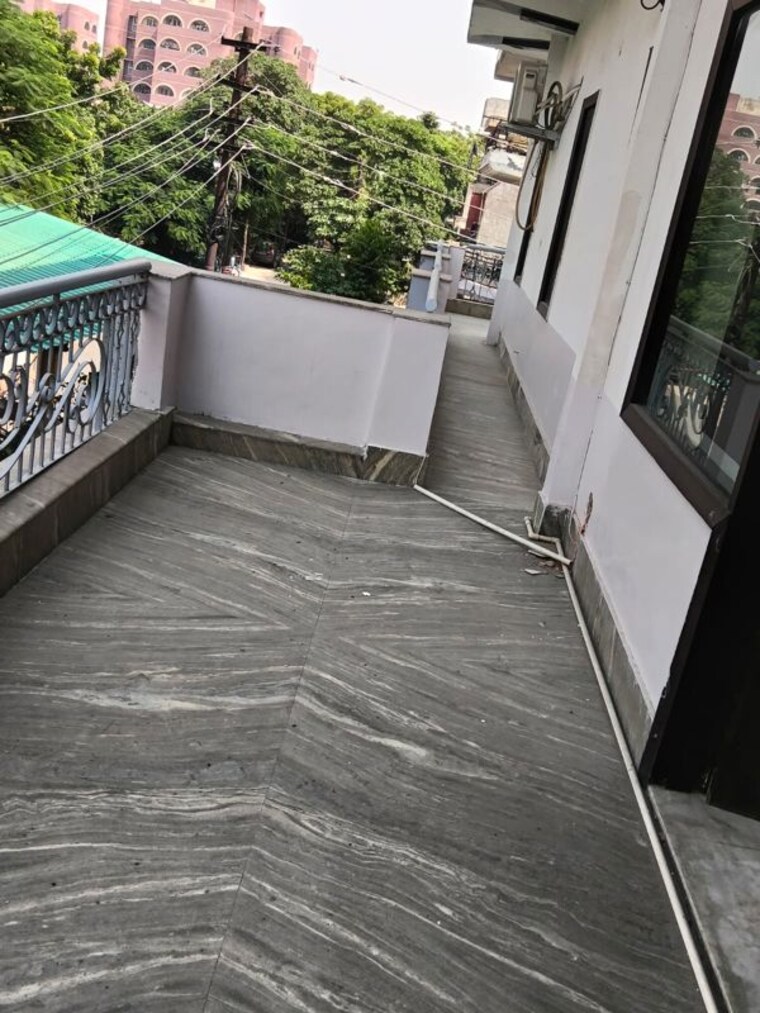 Balcony, sector 55 3.5 Bedroom 2650 Sq.Ft. Villa In Sector 55 Noida 10733361
