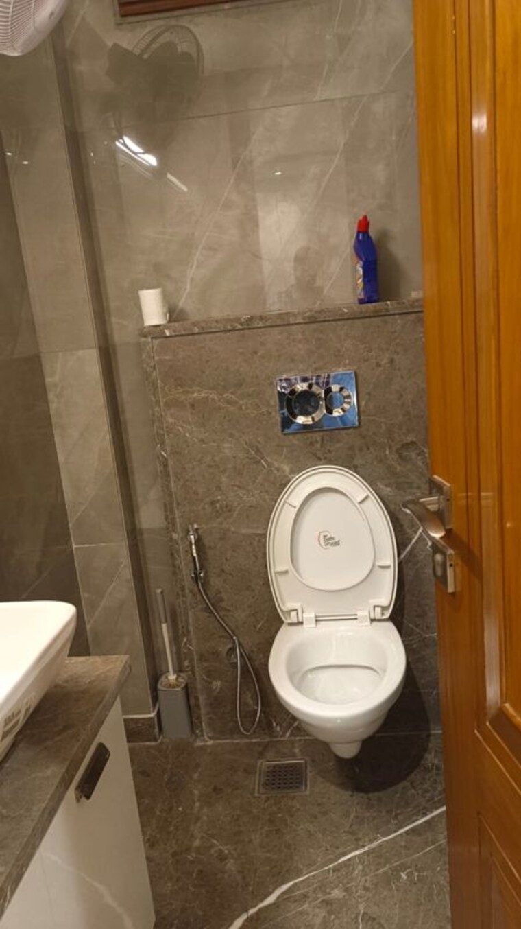 Bathroom, new rajinder nagar 3 Bedroom 1813 Sq.Ft. Builder Floor In New Rajinder Nagar Delhi 10733357