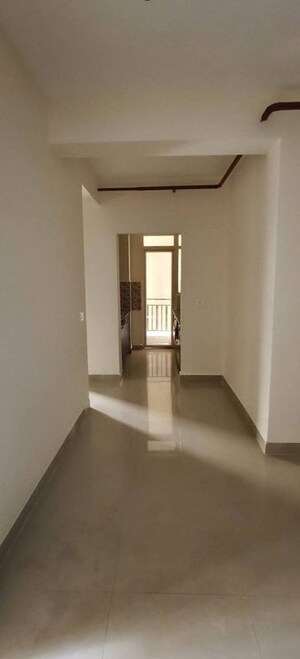 Room in 3 BHK Apartment at Amrapali Terrace Homes, Tech Zone 4 Greater Noida – for Rent