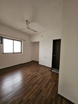 Room in 3 BHK Apartment at Lodha Splendora River View, Ghodbunder Road – for Rent