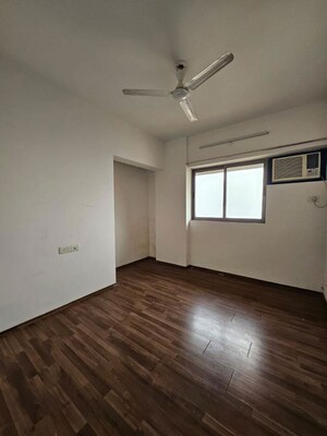 Room in 3 BHK Apartment at Lodha Splendora River View, Ghodbunder Road – for Rent