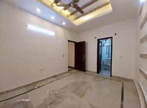 Room in 4 BHK Builder Floor at Niti Khand I – for Rent