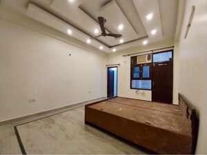 Room in 4 BHK Builder Floor at Niti Khand I – for Rent