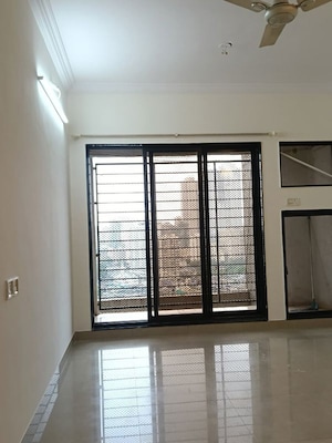 Room in 2 BHK Apartment at Swapnalok Apartments Malad East, Malad East – for Rent