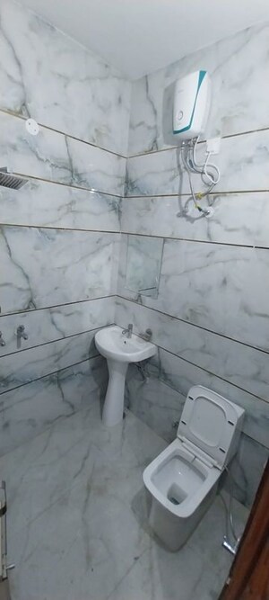 Bathroom in 2 BHK Builder Floor at Guru Teg Bahadur Nagar – for Rent