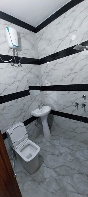 Bathroom in 2 BHK Builder Floor at Guru Teg Bahadur Nagar – for Rent
