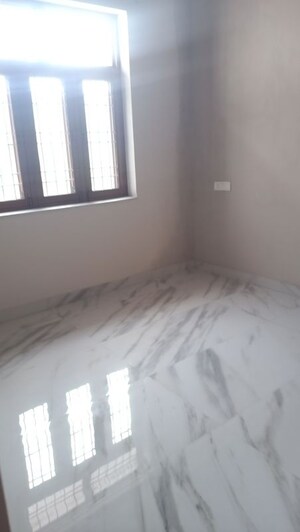 Room in 3 BHK Builder Floor at Danda Lakhond – for Rent