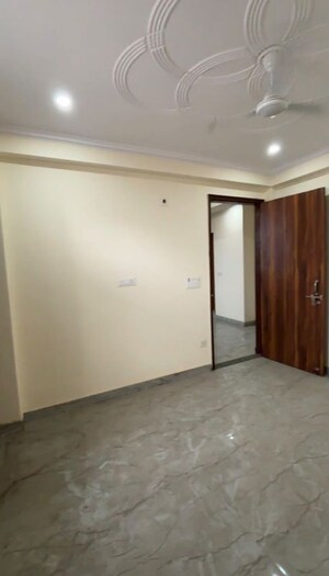 Room in 2 BHK Apartment at Forest View, Dhaulas – for Rent