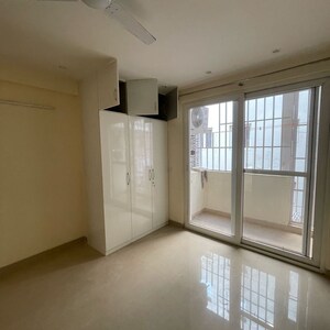 Room in 3.5 BHK Apartment at Emaar Emerald Floors Premier, Sector 65 – for Rent