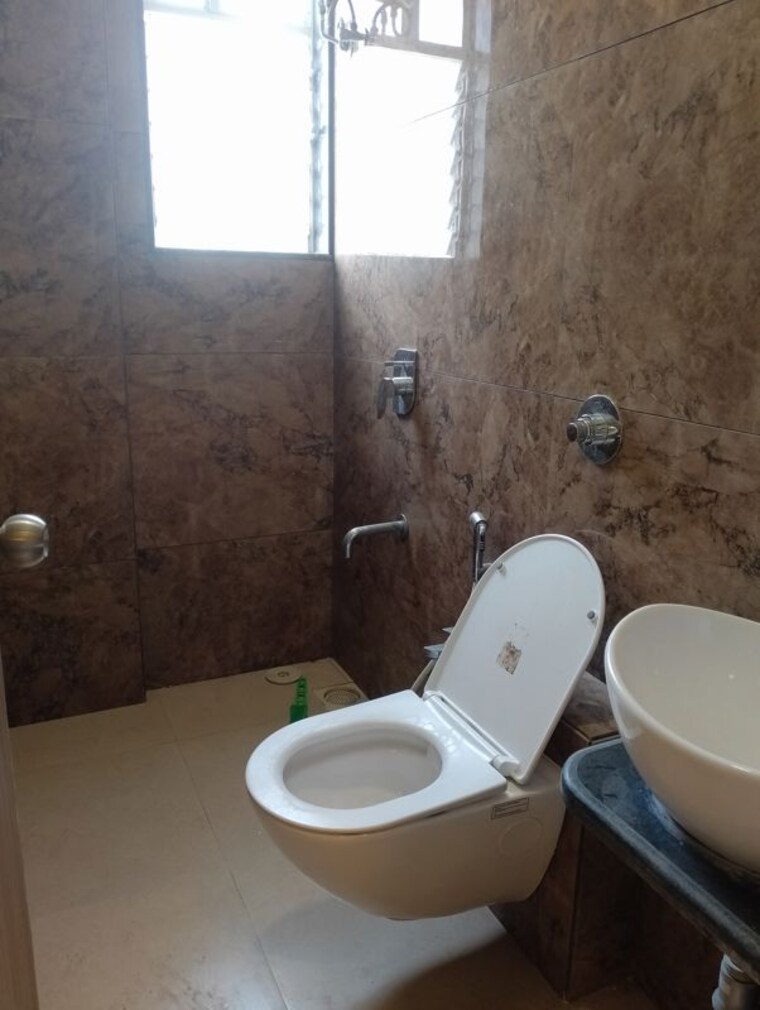 Bathroom, jyoti-skyline 2 Bedroom 660 Sq.Ft. Apartment In Chakala Mumbai 10733435