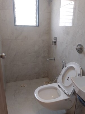 Bathroom in 2 BHK Apartment at Jyoti Skyline, Chakala – for Rent