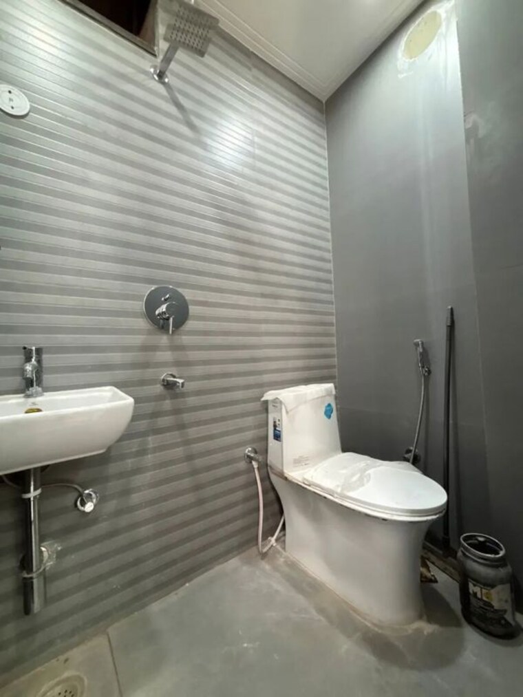 Bathroom, uttam nagar 2 Bedroom 459 Sq.Ft. Builder Floor In Uttam Nagar Delhi 10733478