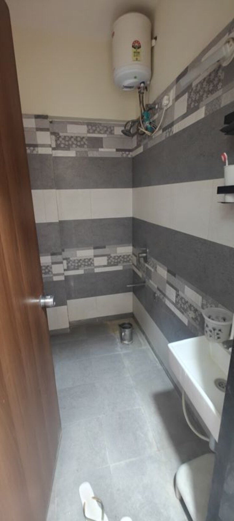 Washroom, atrium-skyward 1 Bedroom 600 Sq.Ft. Apartment In Undri Pune 10733482