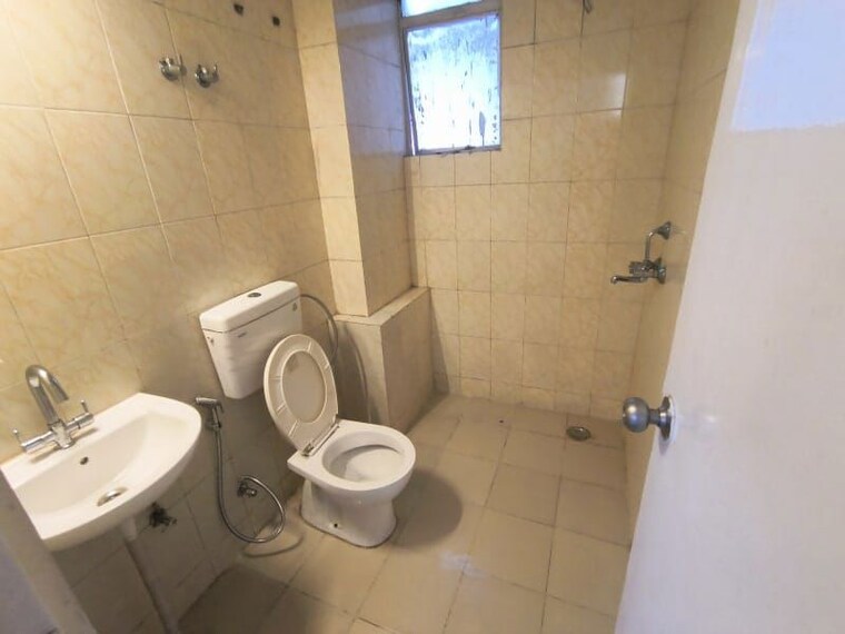 Bathroom, zara-aavaas 2 Bedroom 777 Sq.Ft. Apartment In Sector 104 Gurgaon 10733497