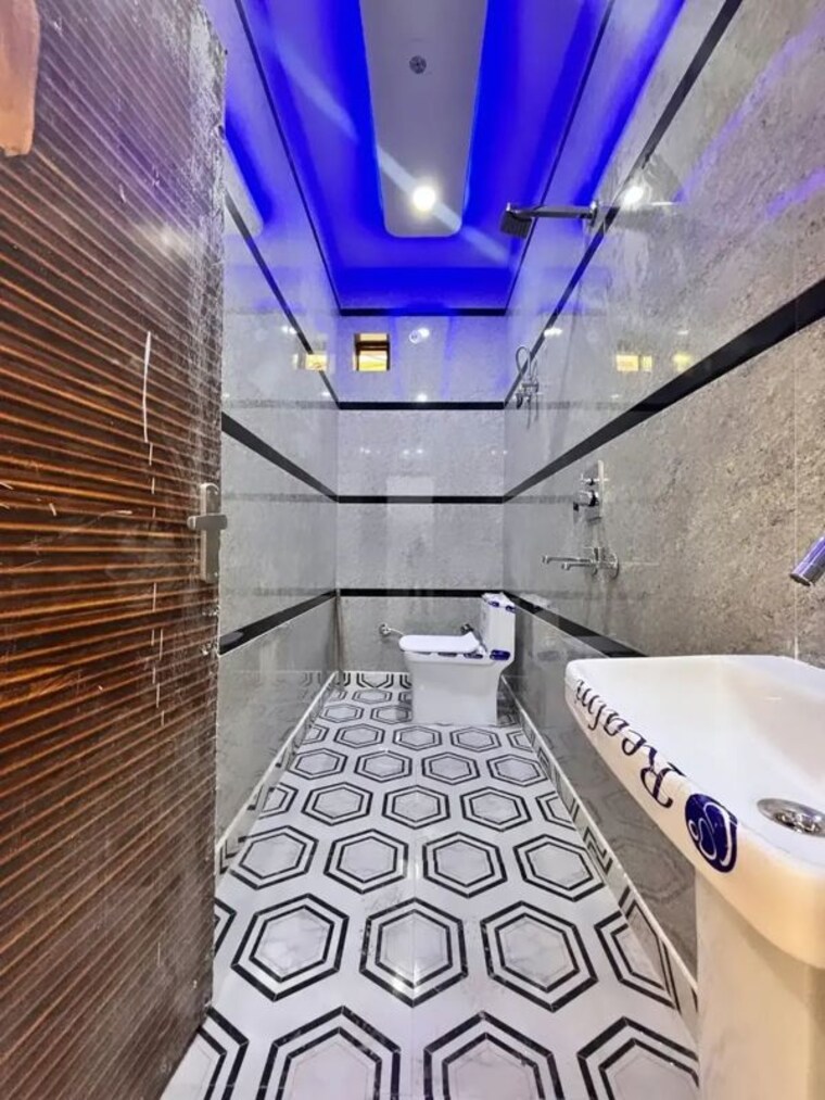 Bathroom, uttam nagar 2.5 Bedroom 275 Sq.Ft. Independent House In Uttam Nagar Delhi 10733500