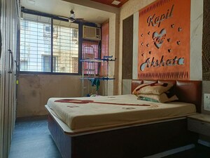 Bedroom in 2 BHK Apartment at Khar West – for Rent