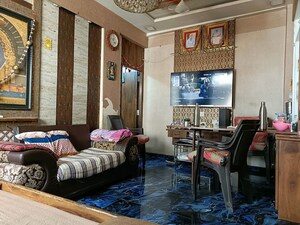 Living Room in 2 BHK Apartment at Khar West – for Rent