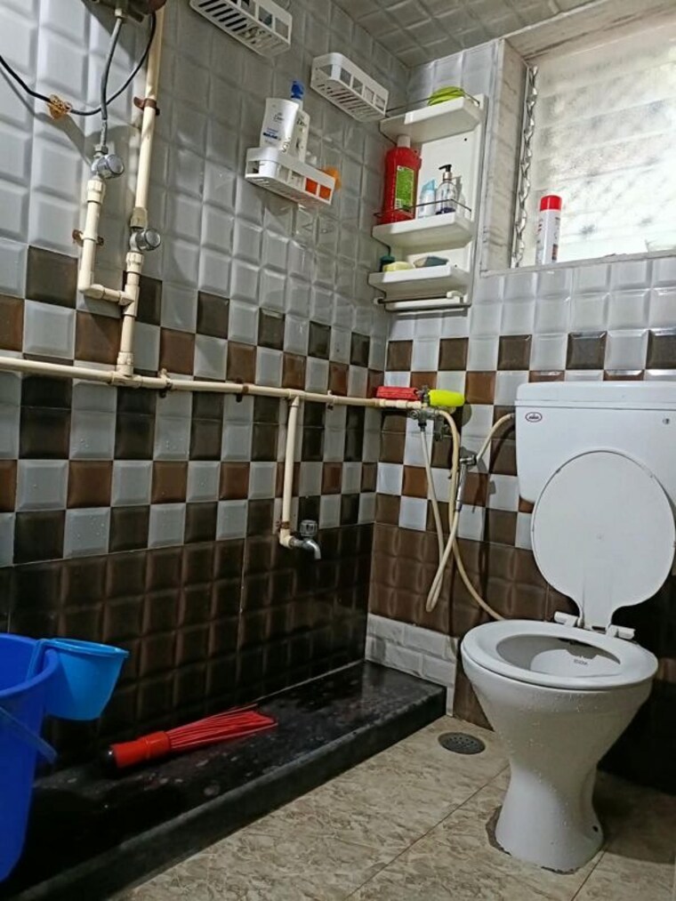Bathroom, khar west 2 Bedroom 700 Sq.Ft. Apartment In Khar West Mumbai 10733505