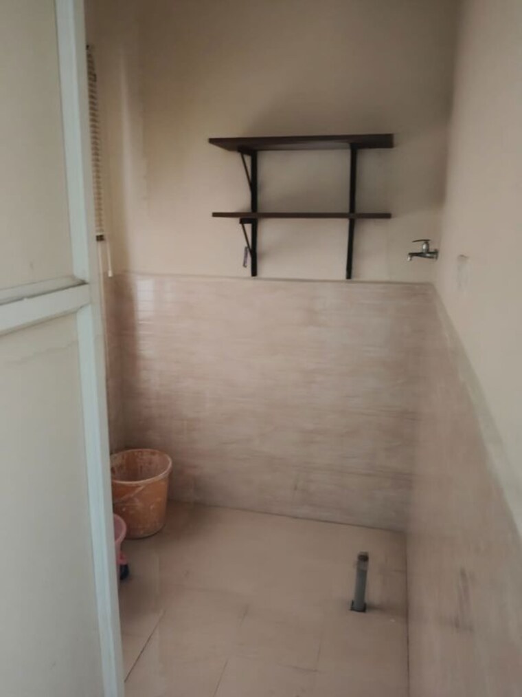 Bathroom, aditya-empress-towers 3 Bedroom 2000 Sq.Ft. Apartment In Shaikpet Hyderabad 10733506