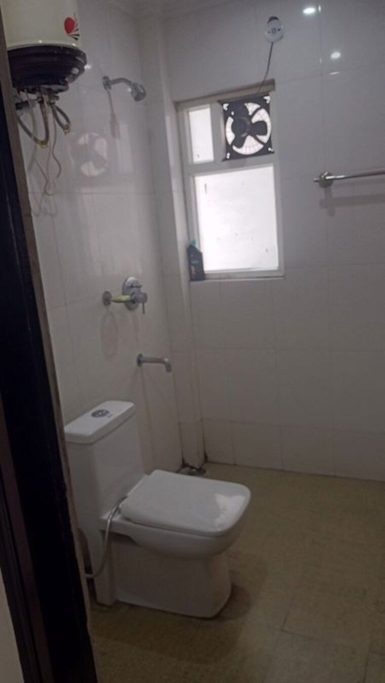 Bathroom, forest-view 2 Bedroom 1400 Sq.Ft. Apartment In Dhaulas Dehradun 10733515