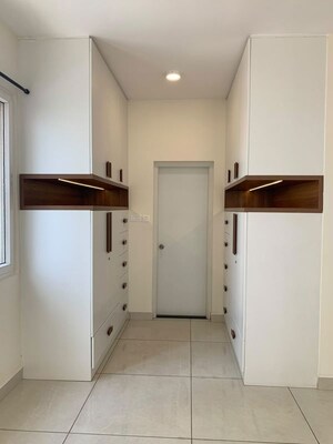 Room in 3.5 BHK Apartment at Prestige Lakeside Habitat, Varthur – for Sale