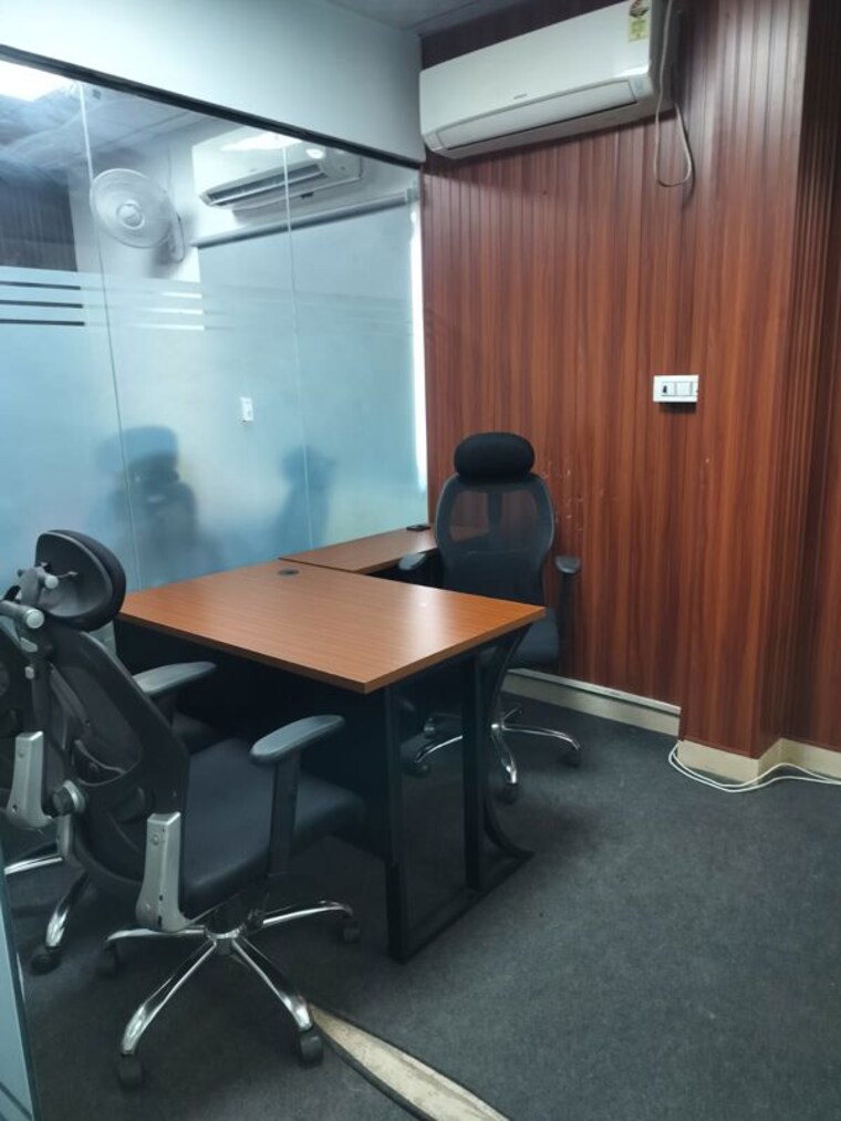 Team Area, sector 15 Commercial Office Space 1000 Sq.Ft. In Sector 15 Noida 10733539