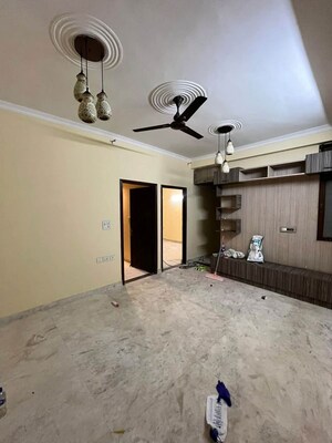 Room in 3.5 BHK Apartment at Fusion Homes, Tech Zone 4 Greater Noida – for Rent