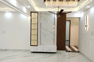 Room in 4 BHK Builder Floor at Janakpuri – for Sale