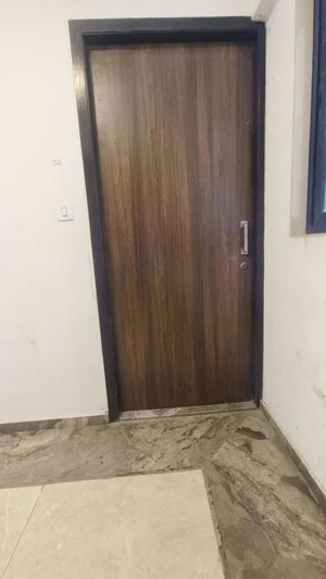 2 BHK Apartment – Entrance View at Matunga East - for Sale