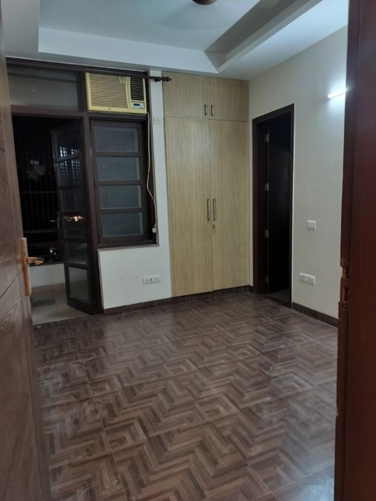 Room, vipul-world-plots 3 Bedroom 192 Sq.Yd. Builder Floor In Sector 48 Gurgaon 10733543