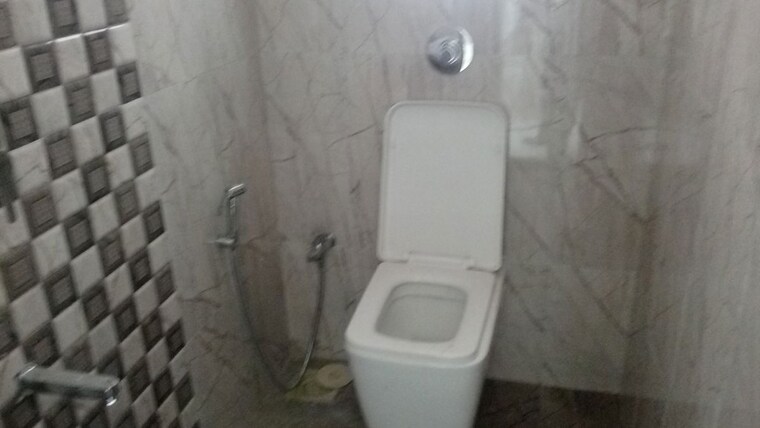 Bathroom, dlh-metroview 2 Bedroom 789 Sq.Ft. Apartment In Andheri West Mumbai 10733587